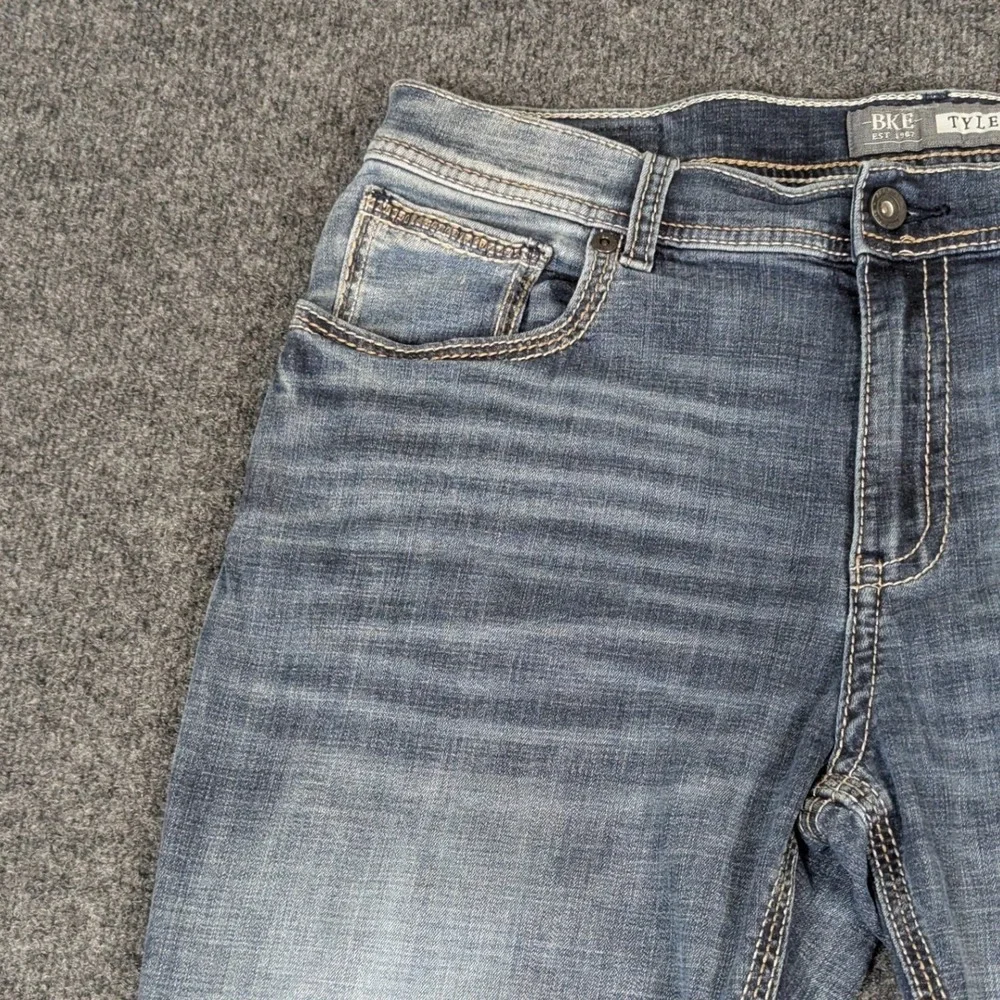 BKE Tyler Mens Straight Leg Jeans Blue Medium Wash Stretch AVS23100 Size 36x32